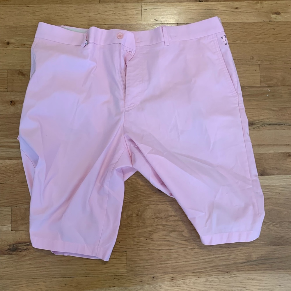 Men’s golfing shorts